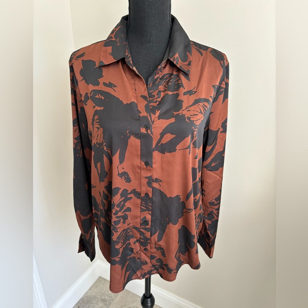 Women’s Button up shirt